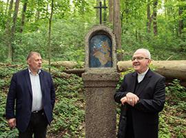 Litoměřický biskup požehnal frýdlantskou křížovou cestu